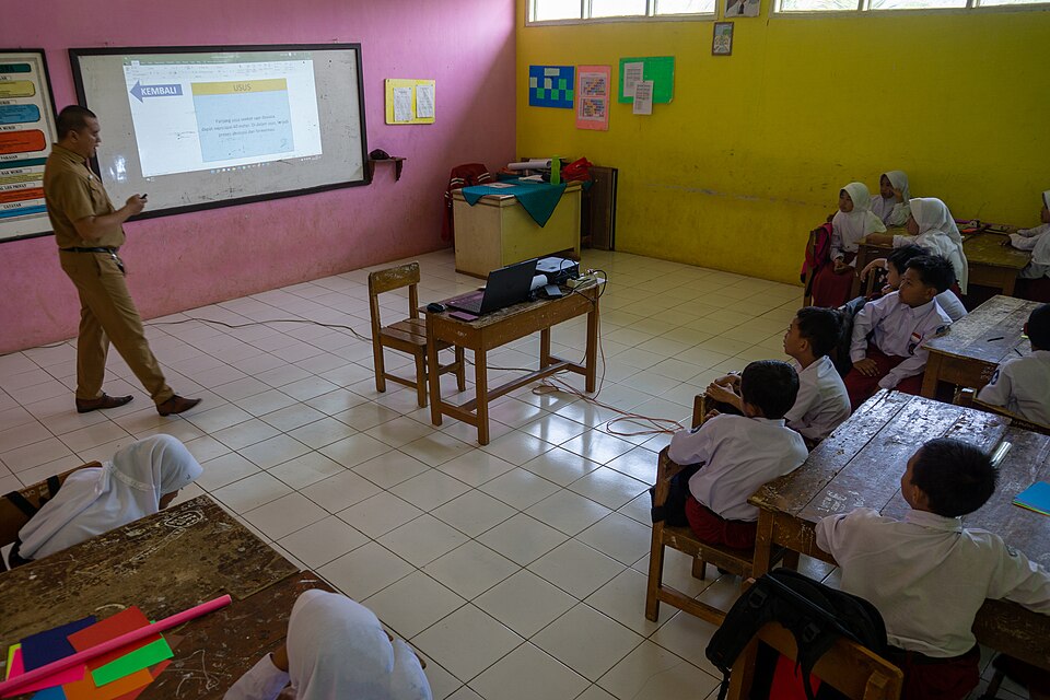 Mini Projector Portable 1080P